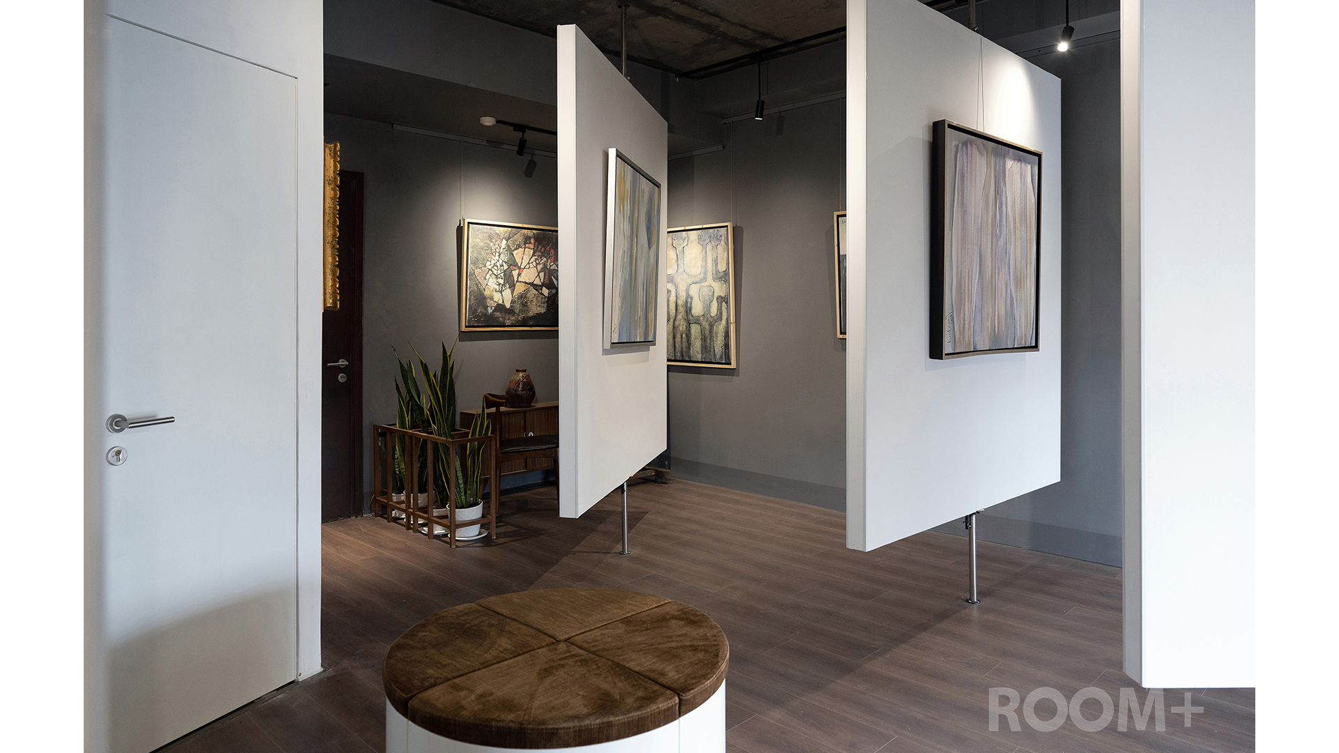 ROOM+ Trịnh Cung Gallery - Studio (6)